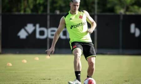 Capasso em ação no treino do Vasco