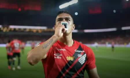 Cuello em comemoração no gol do Atheltico sobre o Atlético-MG