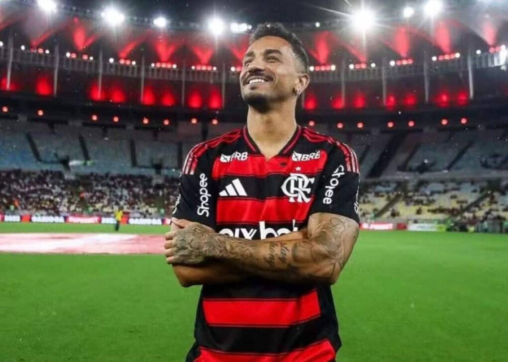 Danilo é apresentado no Flamengo