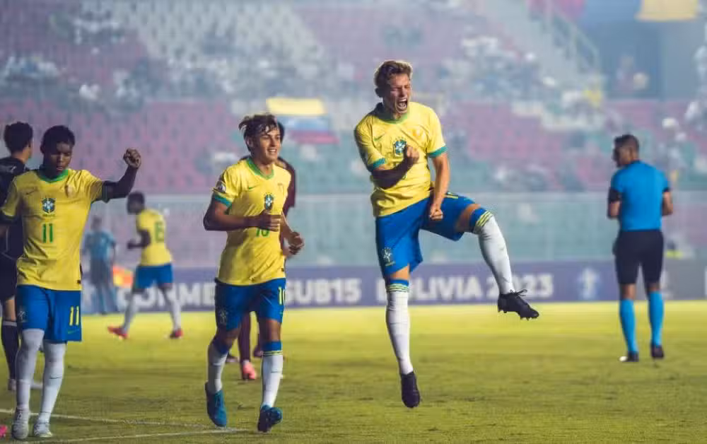 Dell comemora gol pela seleção brasileira contra a Venezuela