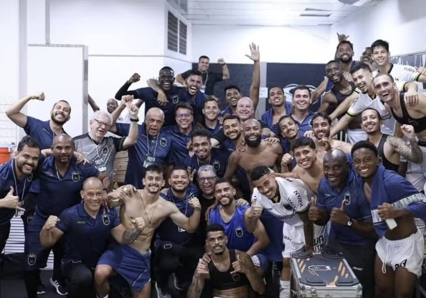 Equipe do Volta Redonda comemora 3 pontos contra o Botafogo, no Cariocão 25