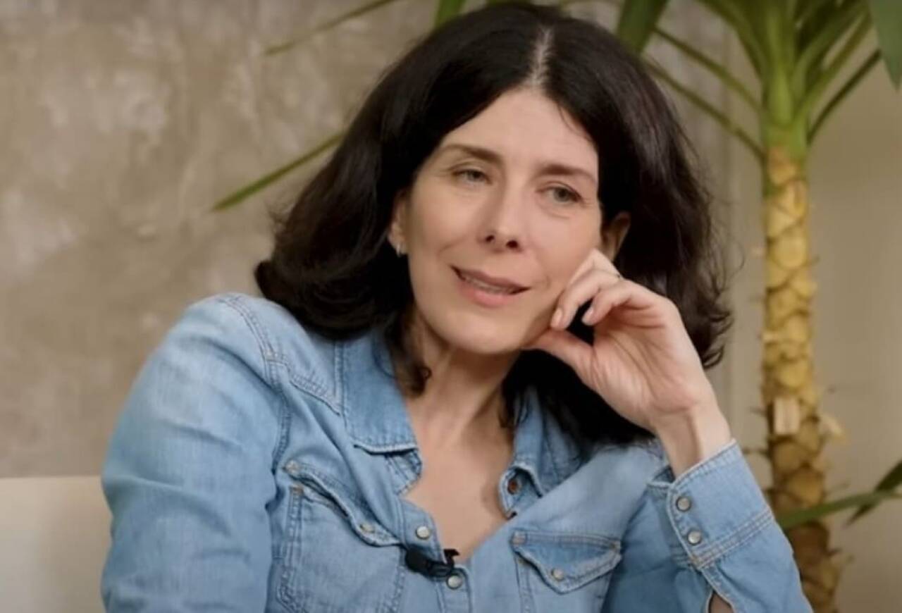 Atriz Graziella Moretto denuncia impacto do cancelamento por críticas à nudez na mídia brasileira