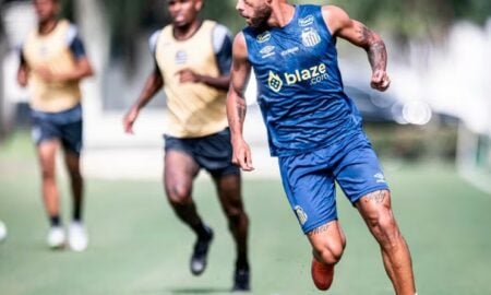 Guilherme durante jogo-treino entre Santos e Athletic
