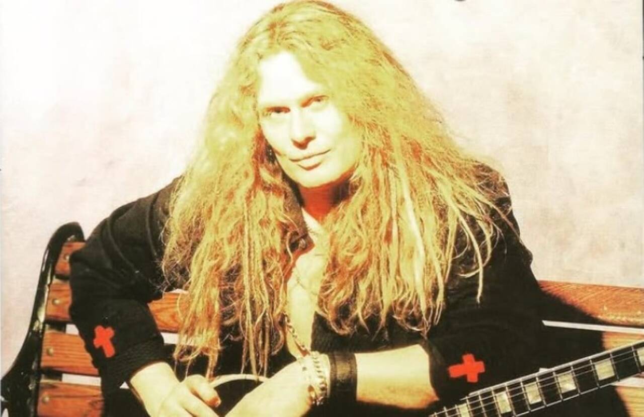 Lendário guitarrista John Sykes morre aos 65 anos após intensa batalha contra o câncer