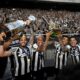 Jogadores do Botafogo comemorando titulos 2024