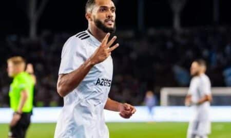 Juninho comemora um gol pelo Qarabag