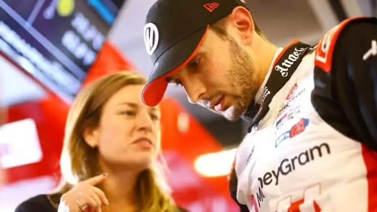 Laura Muller e Esteban Ocon na Haas