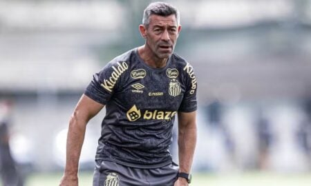 Pedro Caixinha em treino do Santos no CT
