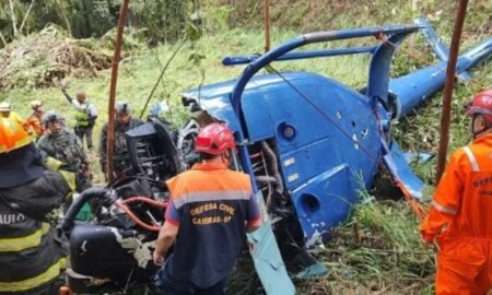 Queda de helicóptero em mata fechada de Caieiras (SP)