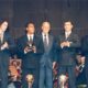 Romário com o prêmio de melhor do mundo de 1994