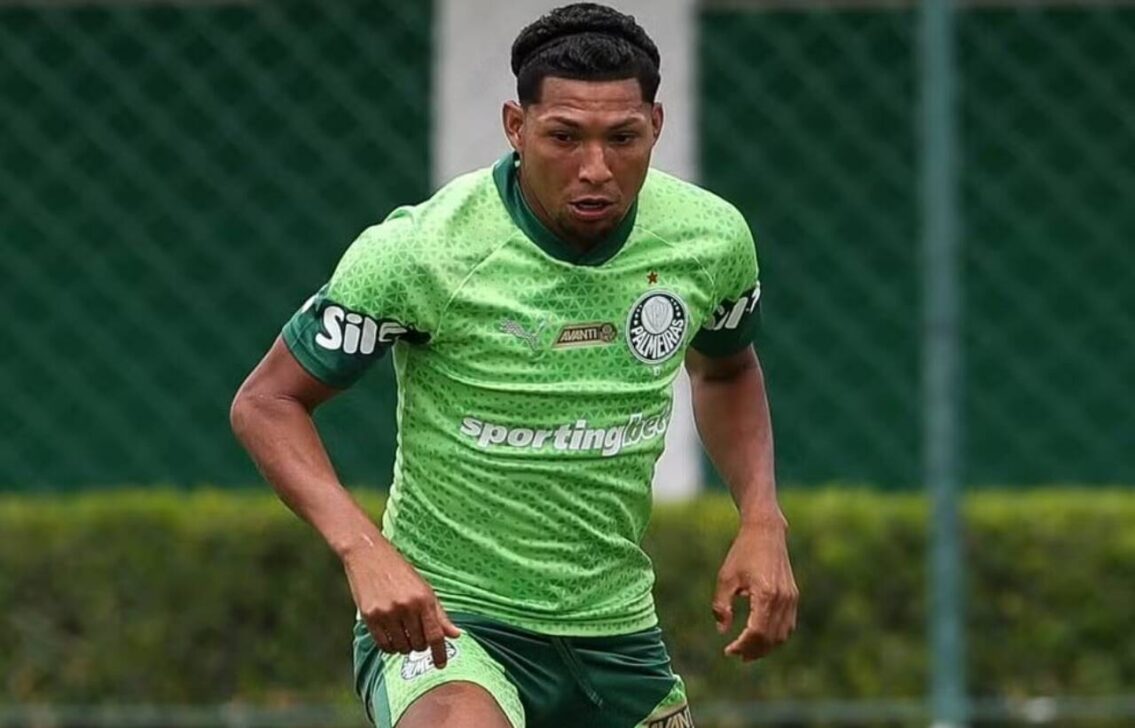 Rony durante treino do Palmeiras na Academia de Futebol