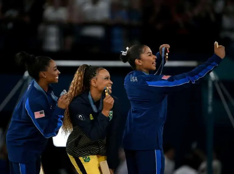 Rebeca e Simone Biles