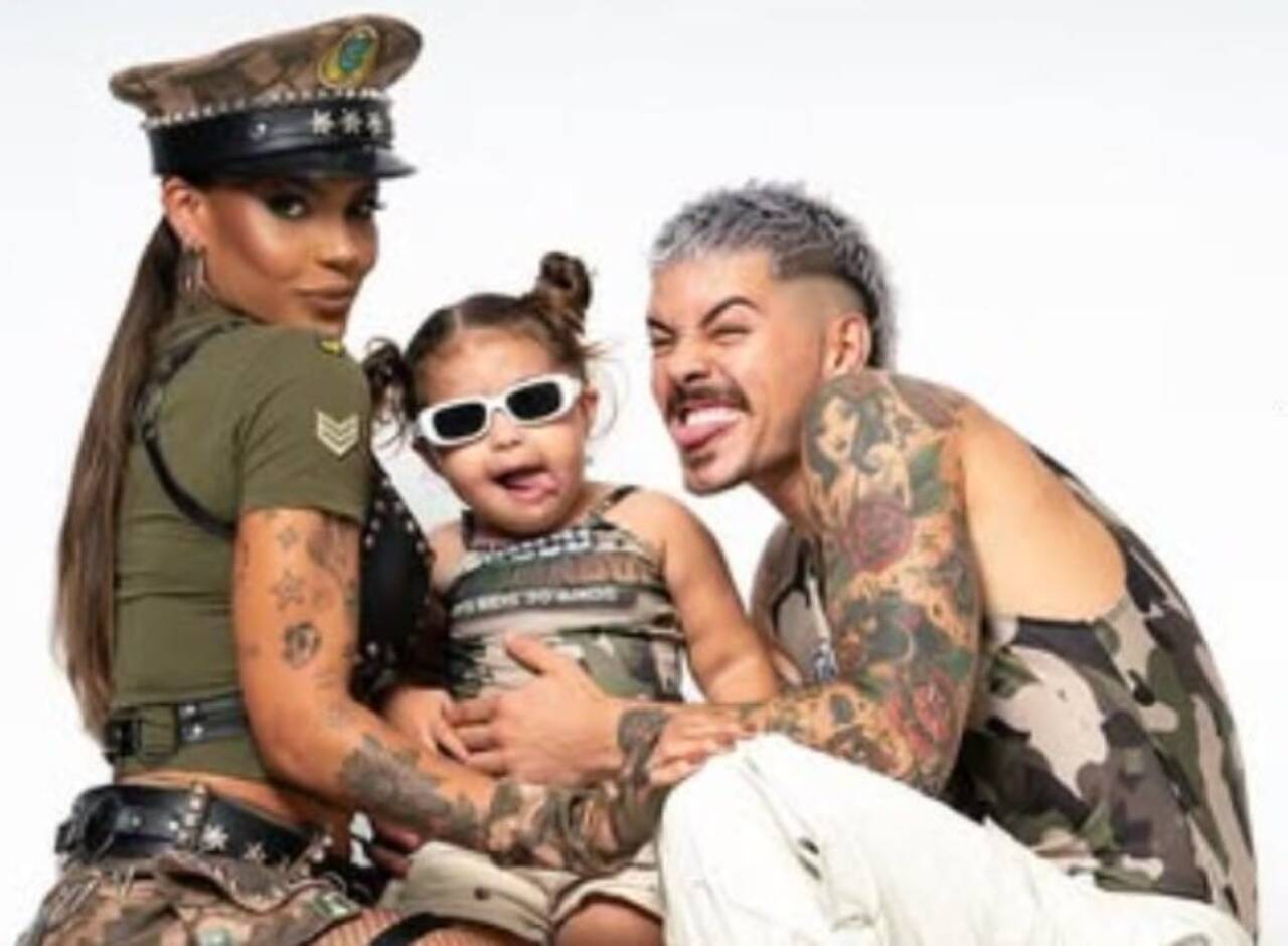 Tays Reis com filha e Biel