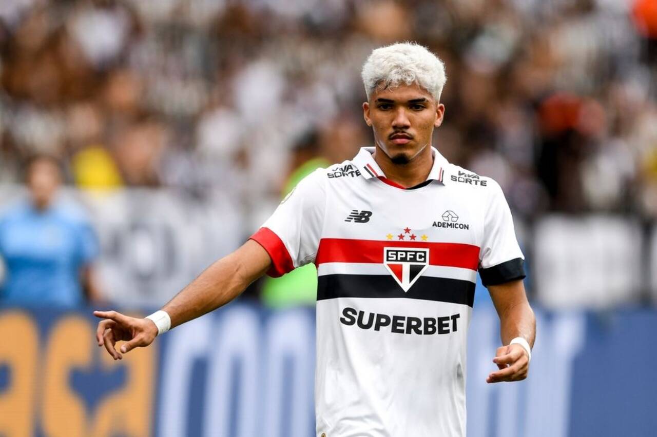São Paulo acelera negociação milionária com Porto e planeja reforço imediato com Wendell