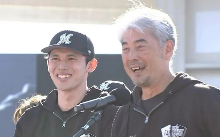 técnico Yoshii e o arremessador Sasaki
