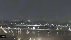 Tragic midair collision: American Airlines jet and military helicopter crash over Potomac River, leaving dozens dead