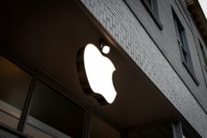 Apple прекратява производството на iPhone 14 и SE, за да се съсредоточи върху нови модели с изкуствен интелект