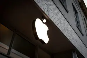 Apple termina la produzione di tre modelli di iPhone e impone la transizione degli utenti