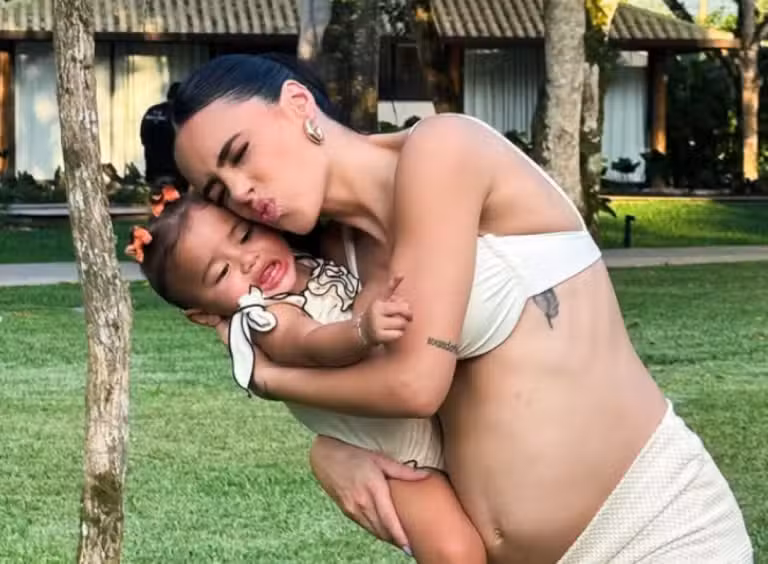 Bruna Biancardi abraçando Mavie