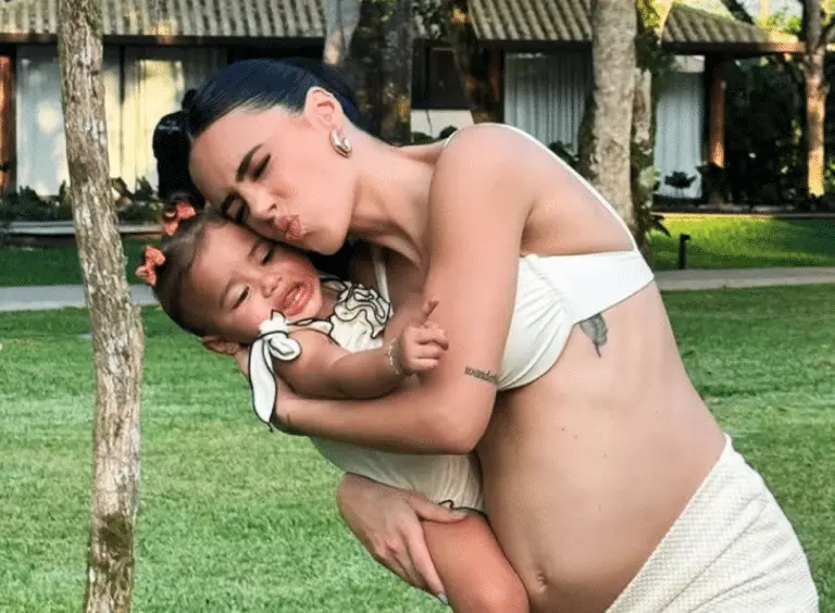 Bruna Biancardi abraçando Mavie
