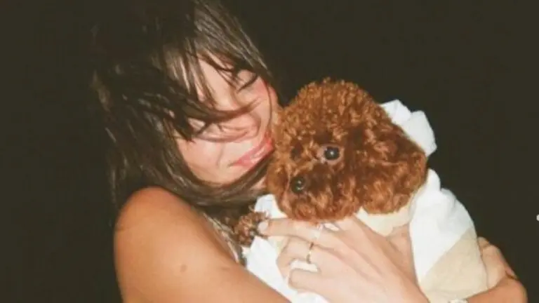Bruna Marquezine com sua cachorrinha