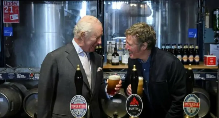 Rei Visita JCB e Tower Brewery em Staffordshire em 2025