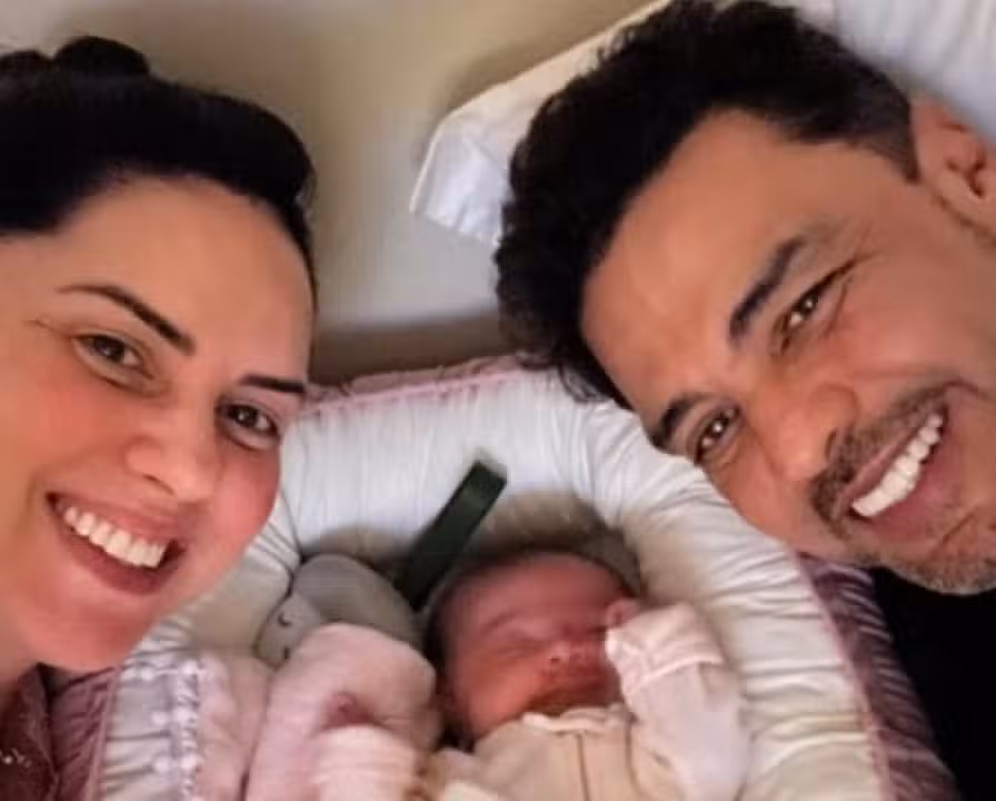 Clara com os pais