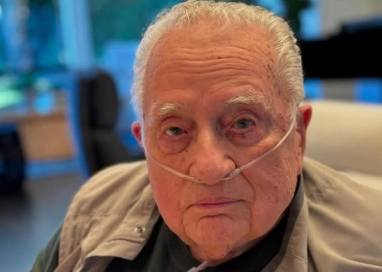 Morre Clint Hill, agente do Serviço Secreto que tentou salvar John F. Kennedy em Dallas, aos 93 anos