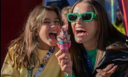 Deborah Secco com filha