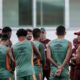 Elenco do Fluminense conversa com comissão técnica na semana de estreia da Copa do Brasil