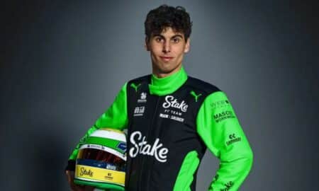 Gabriel Bortoleto com macacão da Sauber