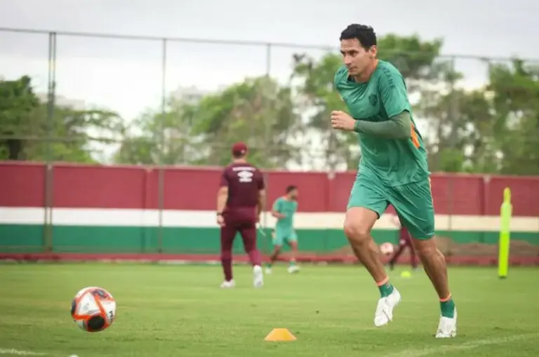 Ganso em treino do Fluminense antes de ser diagnosticado com miocardite