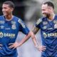Juninho (à esquerda) ao lado de Neymar