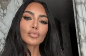 Kim Kardashian surpreende seguidores ao resgatar foto de 1994