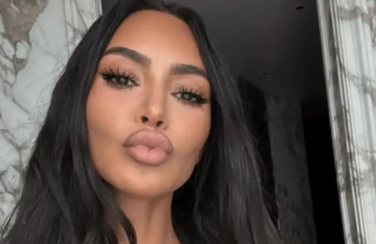 Kim Kardashian surpreende seguidores ao resgatar foto de 1994