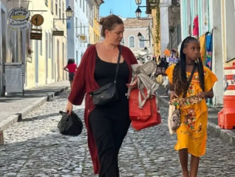 Leandra Leal e filha