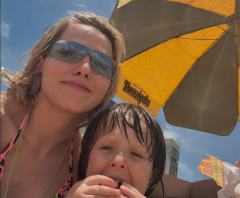 Leticia Colin e filho