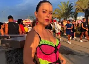 Anitta reúne famosos no Rio em pré-Carnaval; Mari Bridi rouba a cena com look ousado