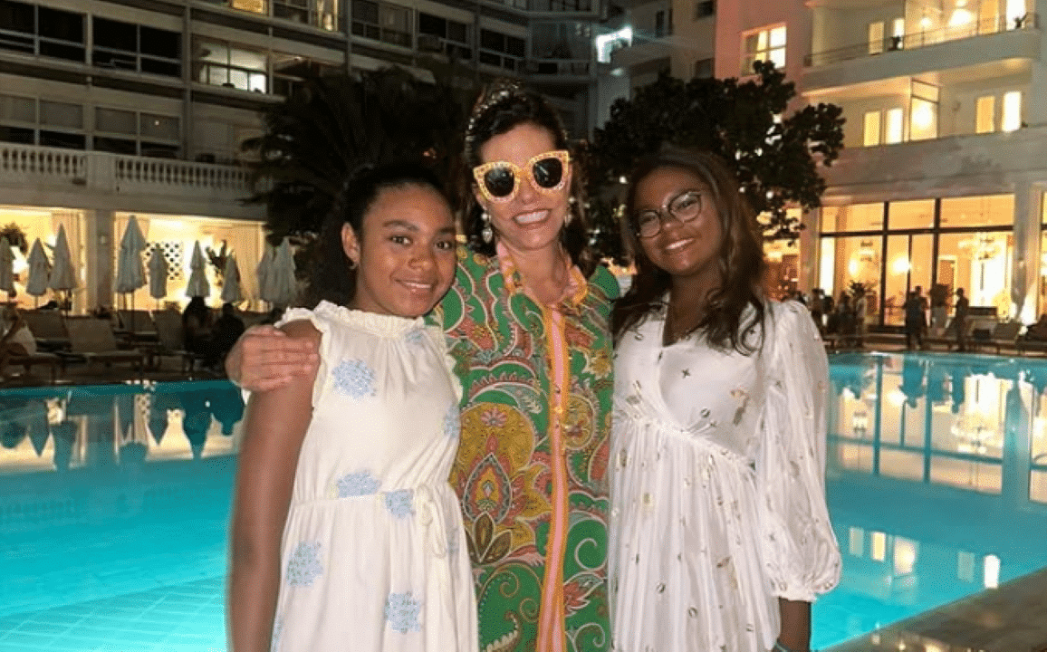 Narcisa e filhas de Glória Maria