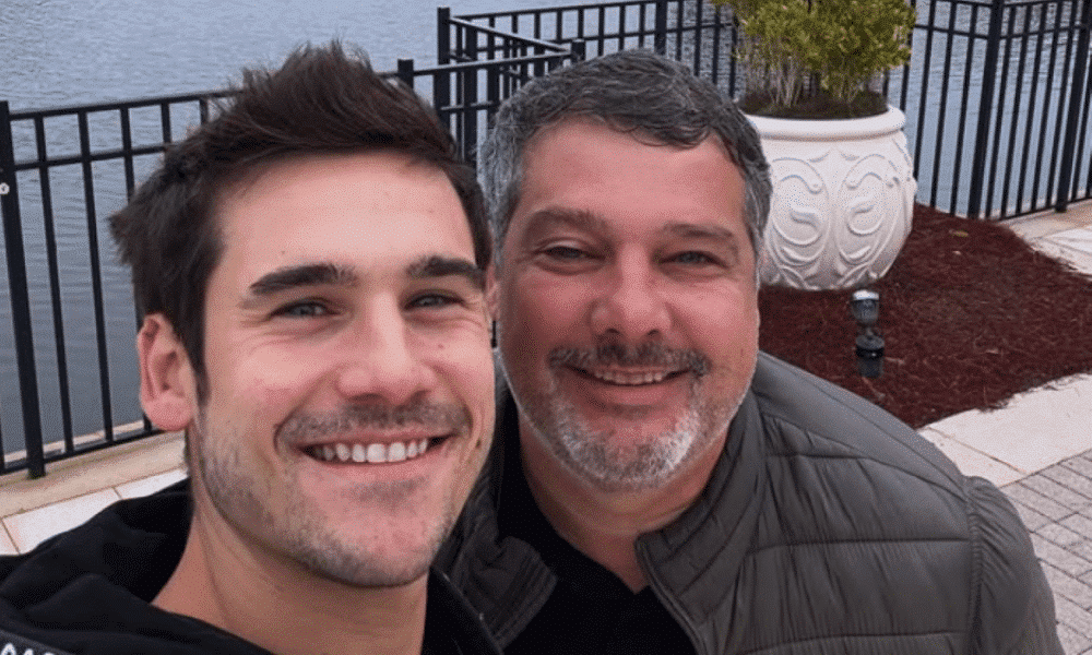 Nicolas Prattes viaja com o pai após recuperação de saúde e emociona fãs com homenagem