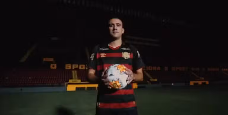Pablo com a camisa do Sport