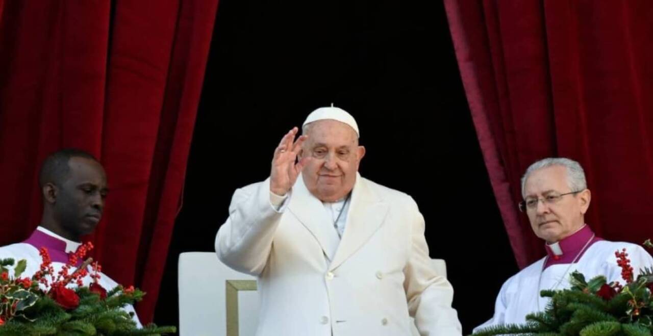 Papa Francisco enfrenta pneumonia e mostra sinais de recuperação em 45 dias de internação