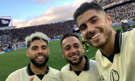 Pedro Raul ( à direita) ao lado de Maycon e Yuri Alberto após partida do Corinthians