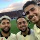 Pedro Raul ( à direita) ao lado de Maycon e Yuri Alberto após partida do Corinthians