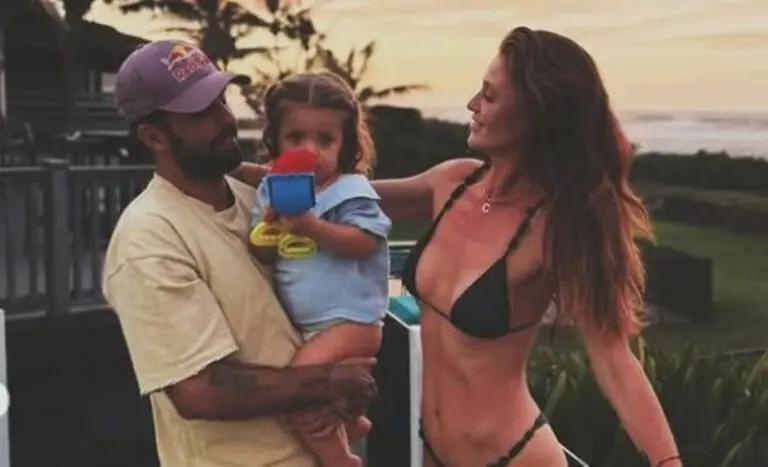 Pedro Scooby, Cintia Dicker e filha