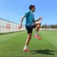 Pedro faz trabalho individual no CT do Flamengo