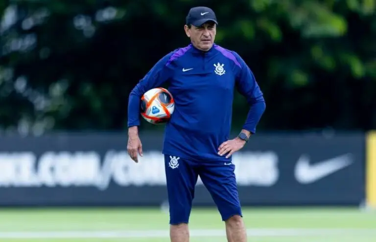 Ramón Díaz comanda treino do Corinthians