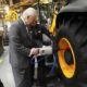 Rei Visita JCB e Tower Brewery em Staffordshire em 2025