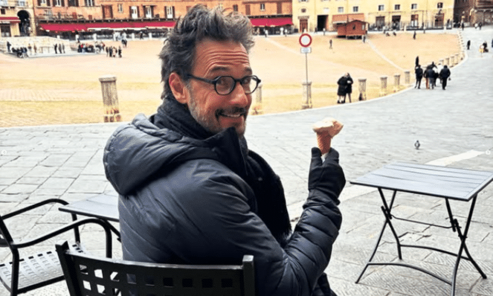 Rodrigo Santoro celebra vitória no Festival de Berlim e compartilha momento romântico com Mel Fronckowiak