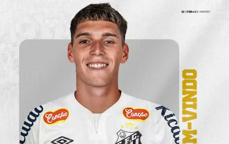 Santos anuncia contratação de Rollheiser